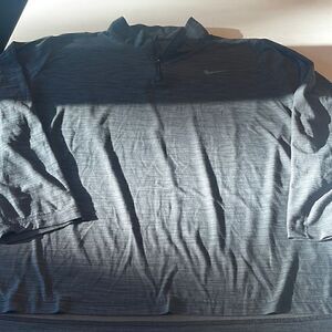 Nike dri-fit men’s Xl 1/4 zip long sleeve lightweight black gray, nice condition